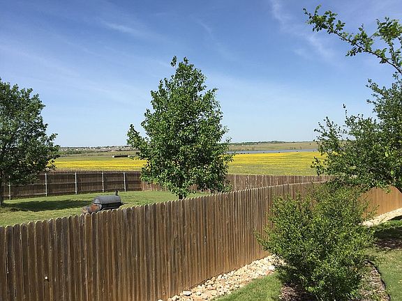 3rd image of 300 Brazoria Trl