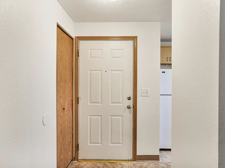 Redwood Square Apartments — Photo 7
