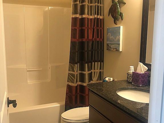 Guest full bathroom 