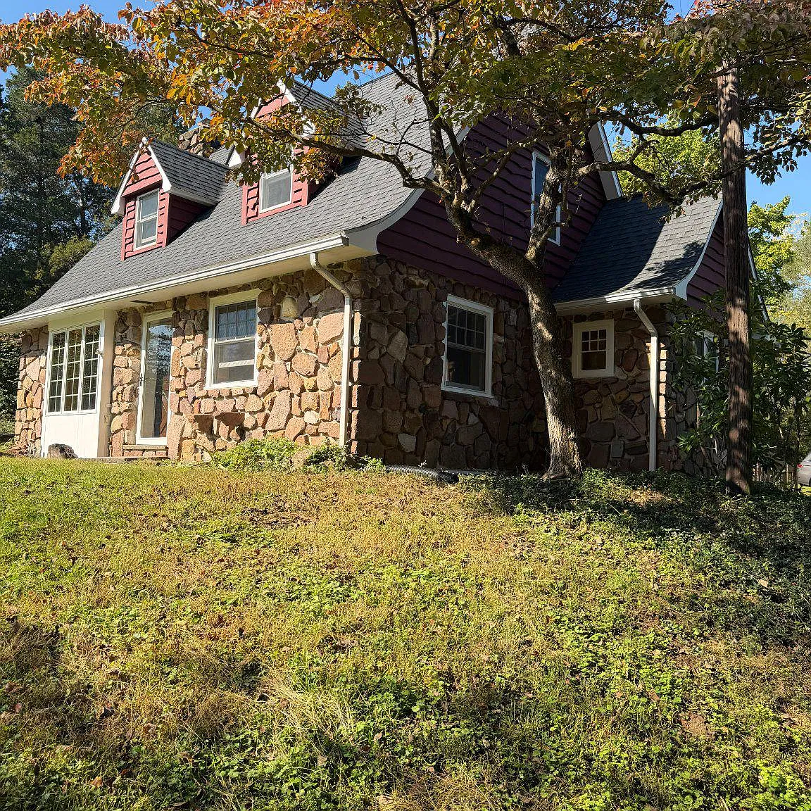 3 bed, 3.0 bath, 2402 sqft, $3,500 — Photo 3