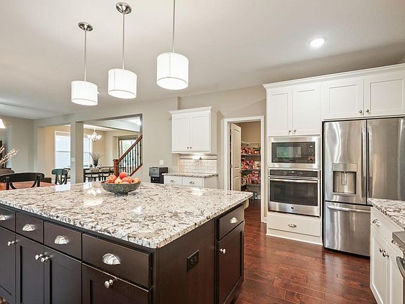 5th image of 2820 White Pine Way