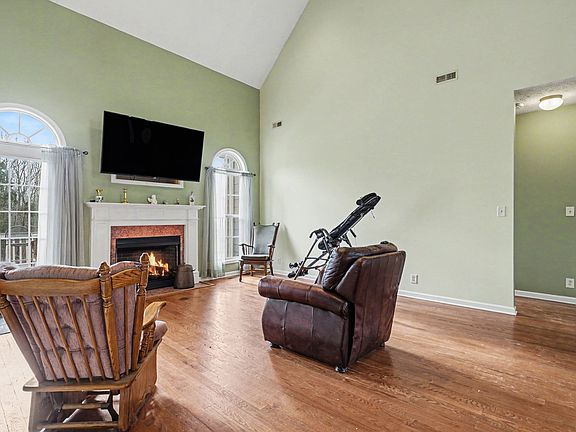 5th image of 634 Bobbitt Rd