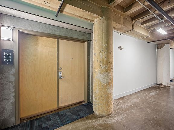 4th image of 112 11th St APT 202