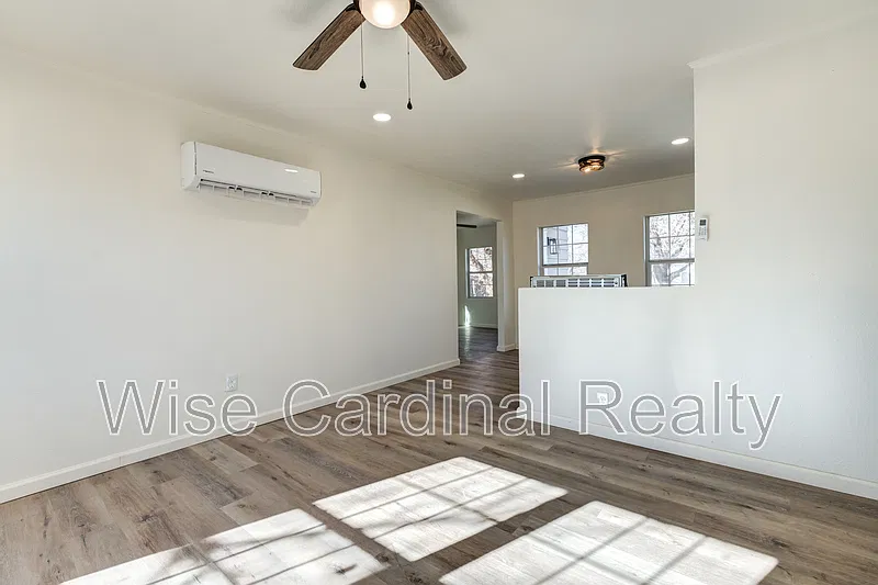 3 bed, 1.0 bath, 1050 sqft, $1,050 — Photo 2