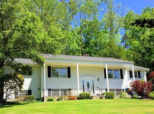 2 Boswell Rd, Putnam Valley, NY 10579