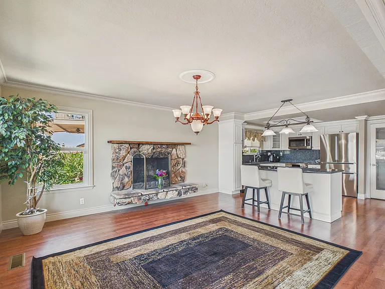 4910 Cabrillo Point — Photo 3
