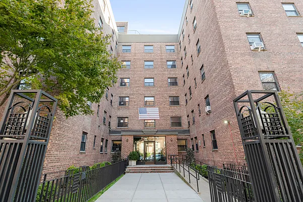 Sold by Compass | media 7