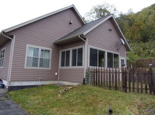 W587 Castlerock Ln, Fountain City, WI 54629