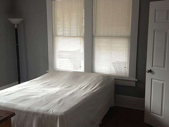 4th image of 409 E Hugh St