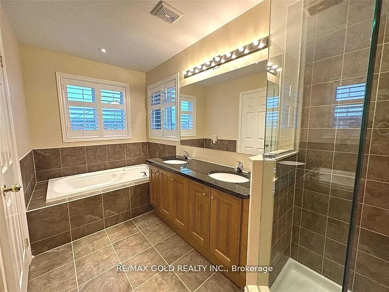 471 Meadowridge Ct — Photo 28