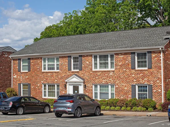 137 Hessian Hills Cir APT 3, Charlottesville, VA 22901