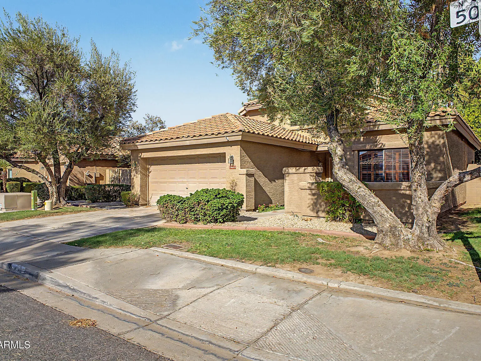 3 bed, 2.5 bath, 2046 sqft, $3,000 — Photo 1