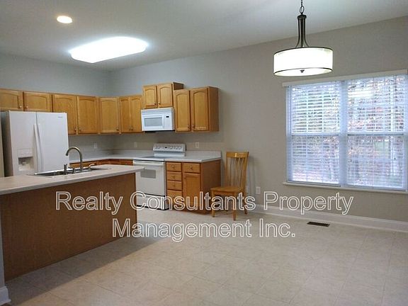 4th image of 7106 Holly Glen Ct