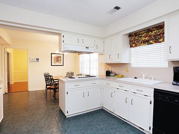 5th image of 13310 Westport Ln