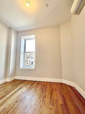 2nd image of 1352 Jefferson Ave #2D