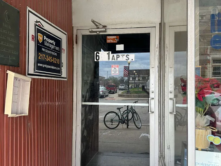 605 Monroe Ave — Photo 3