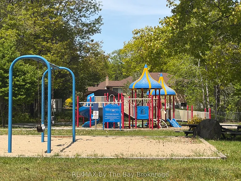 24 Bridlewood Cres — Photo 30