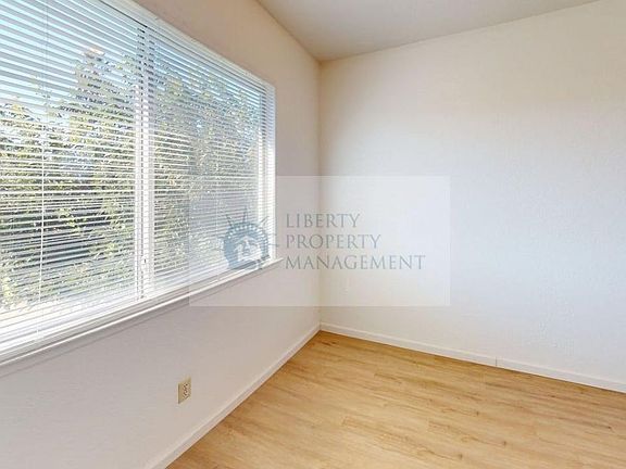 5th image of 963 E H St #15