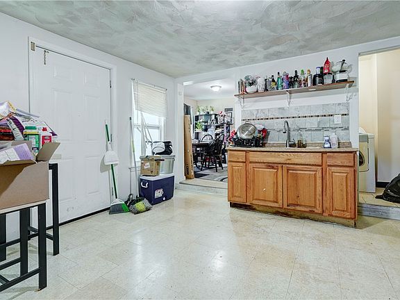 4th image of 304 Jay St