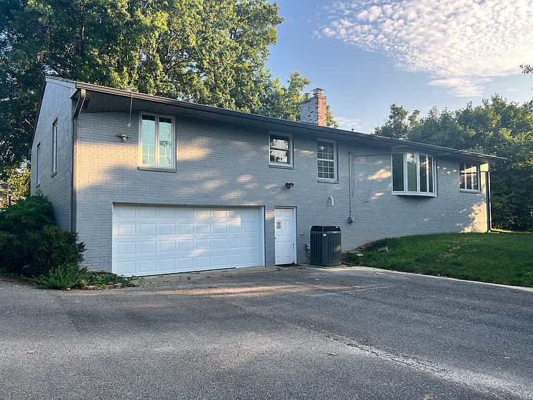 3601 E 3rd St — Photo 38