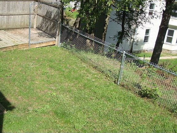 3rd image of 104 York Ave