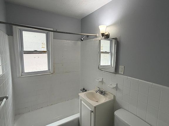 5th image of 1599 Oliver St #2