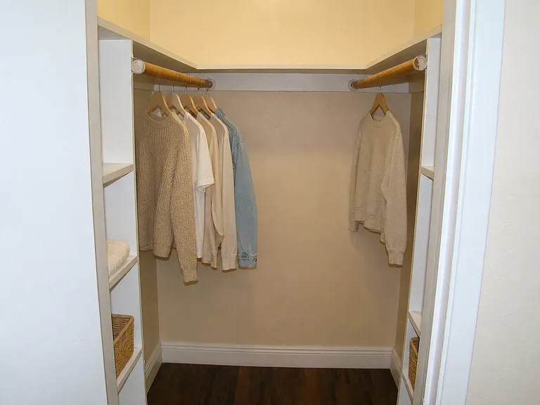 Bellagio Apartments — Photo 31