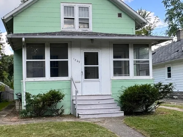 1829 S Rundle Ave, Lansing, MI 48910