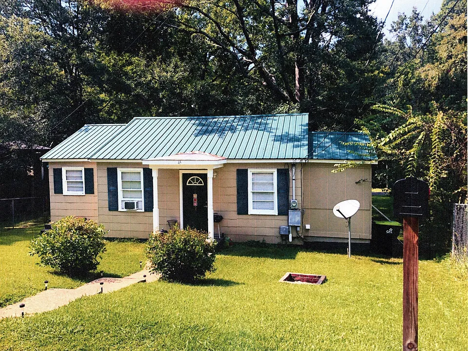 45 Lakeside Dr