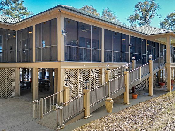 3rd image of 721 County Road 21 Rd S