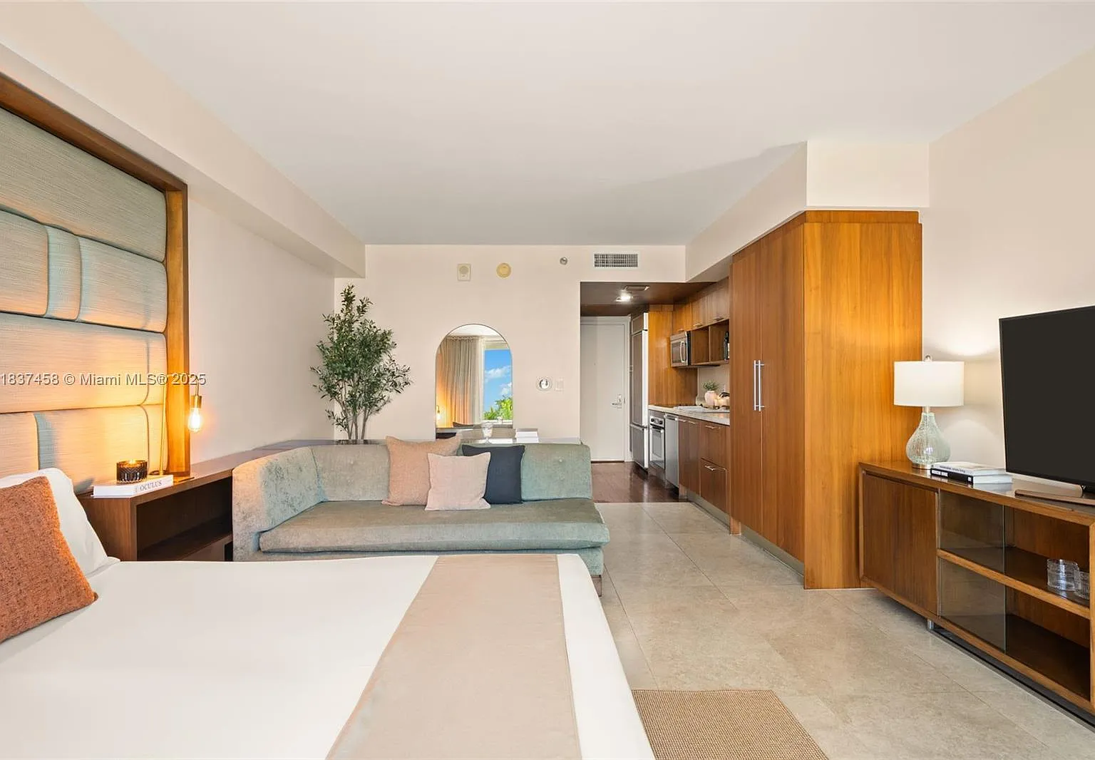 50 Biscayne Condo — Photo 2