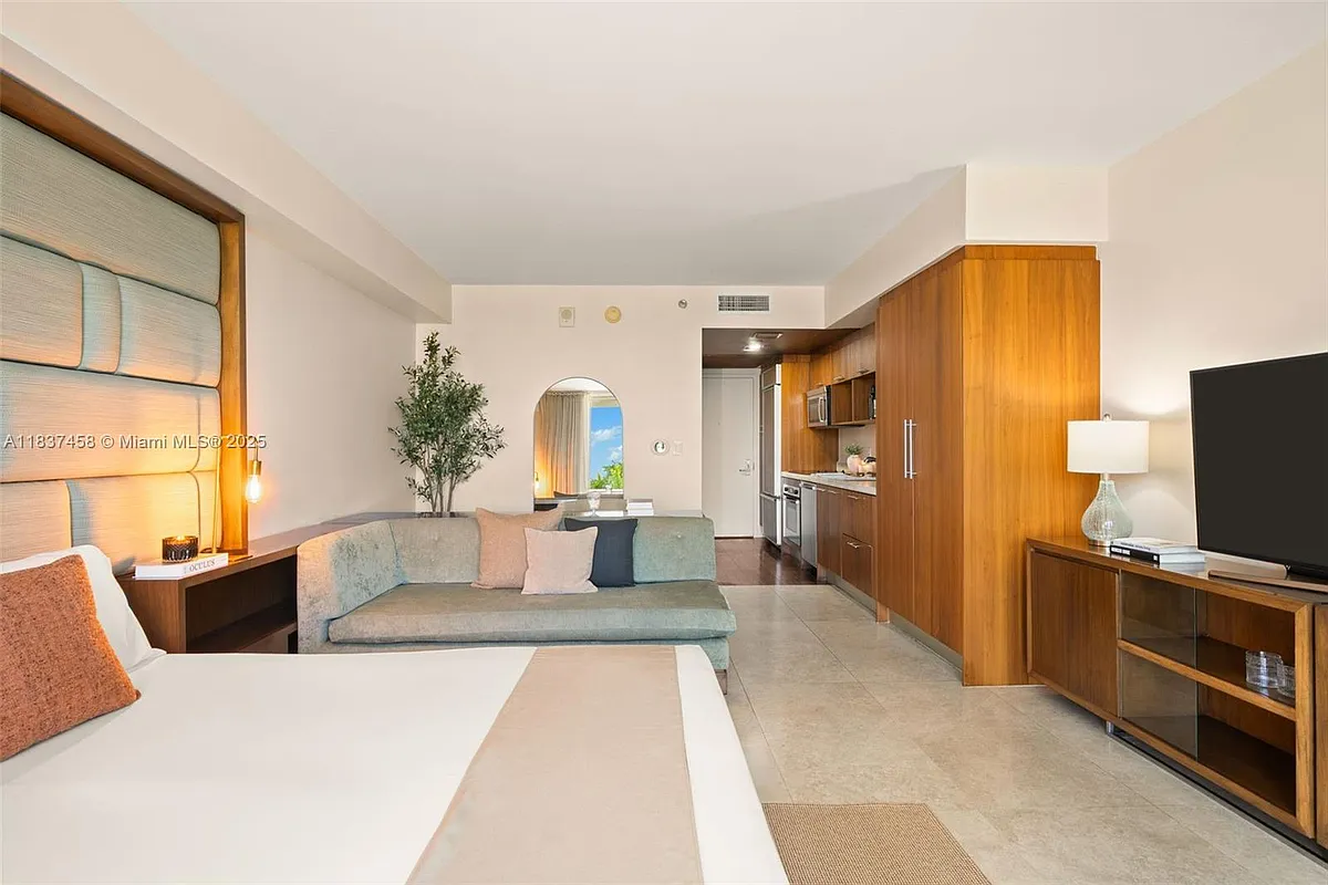 Building Photo - 50 Biscayne Blvd #411