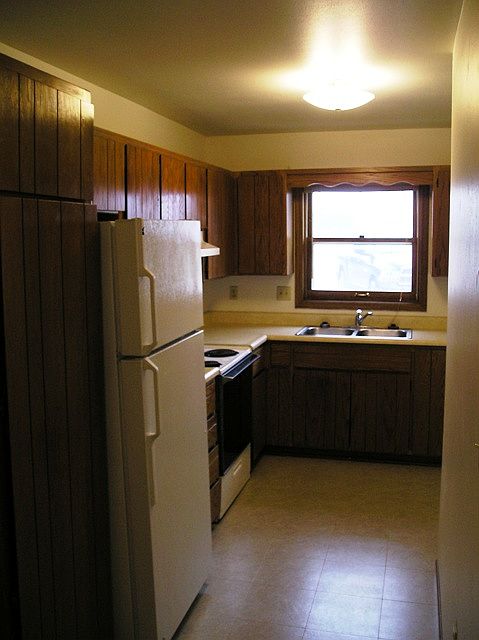 20-28 Pine Ridge interior kitchen- WEB_01302018