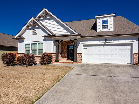 2nd image of 1975 NE Little Pond Rd