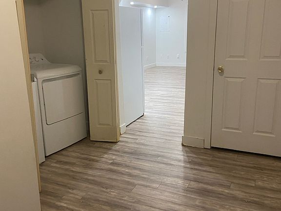 3rd image of 435 Wellington St E