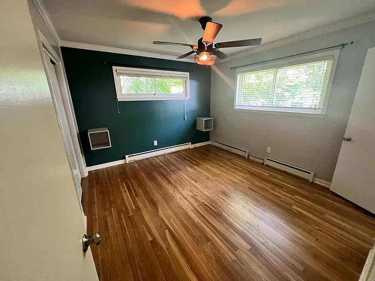 826 Claremont Ct — Photo 17