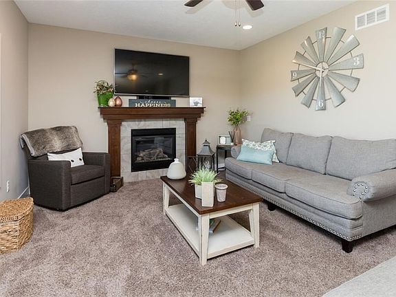 3rd image of 115 Abigail Ln