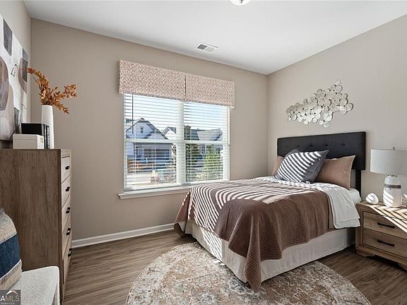 4th image of 706 Sinclair Ln