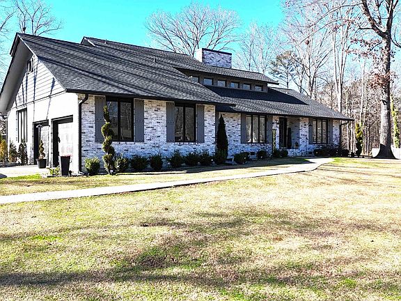 4th image of 900 Shades Cliff Rd