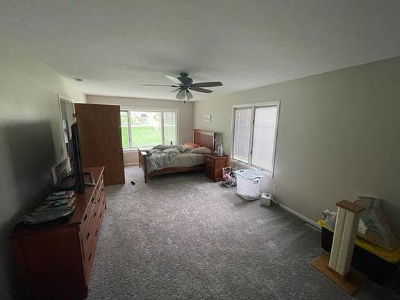 4th image of 400 E Madison Dr