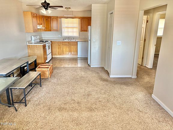 2nd image of 1529 Suncrest Dr #7