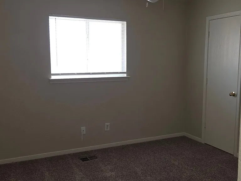 3204 Hereford Ln — Photo 18