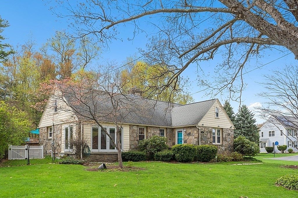 123 Moreland St, Worcester, MA 01609 Zillow