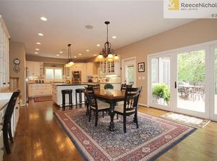 2136 Oak Crest Dr, Liberty, MO 64068