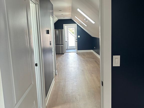5th image of 1712 N Rockwell St #3F