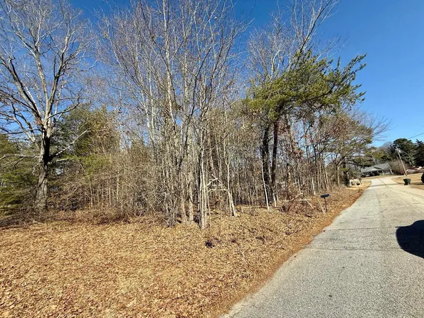 20 Pine Dr, Taylors, SC 29687
