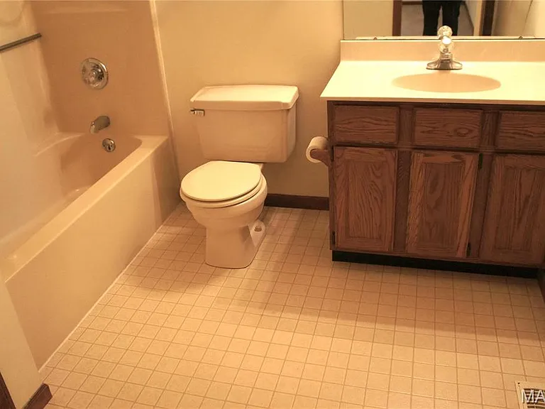 1631 Thunderbird Ln — Photo 16
