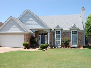 718 Berkshire Ln, Grapevine, TX 76051