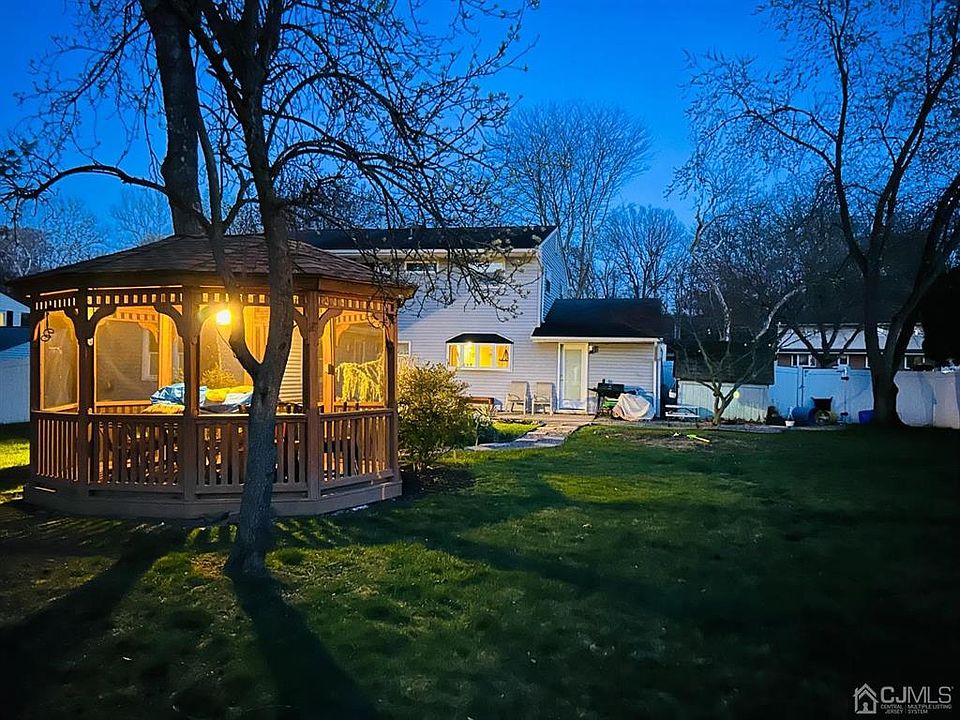 26 Bedford Rd, Kendall Park, NJ 08824 Zillow