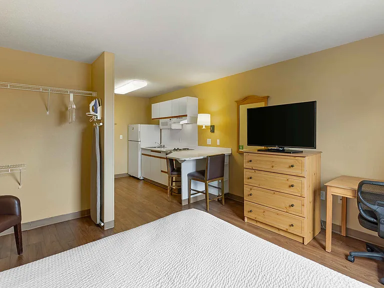 Studio Suite - 1 Queen Bed